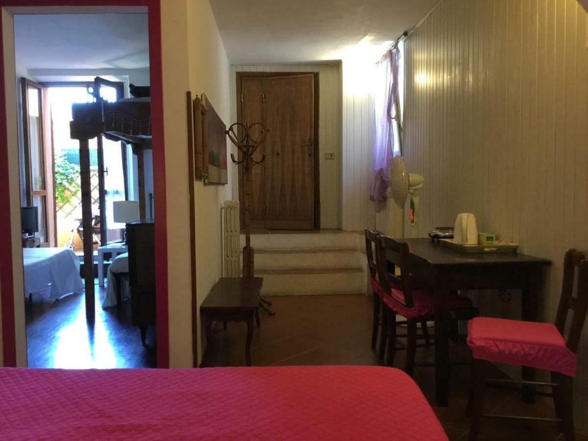 Al Giardino Di Alice Bed & Breakfast เปรูจา ภายนอก รูปภาพ